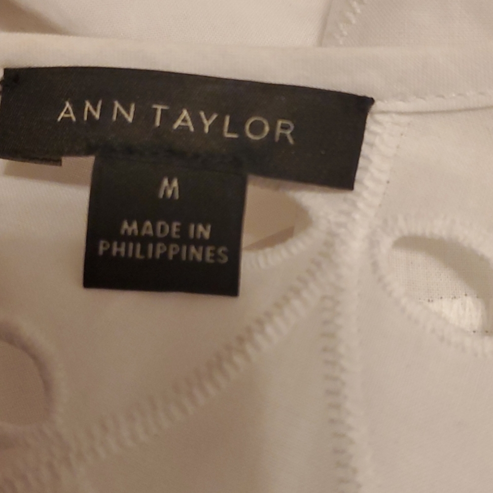 White blouses use one time we're - Picture 6 of 8